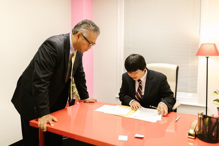 free-photo-business-people-meeting-office-working_931065-2638